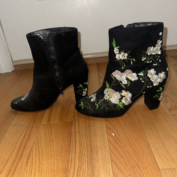 Floral embroidered boots - Picture 2 of 6